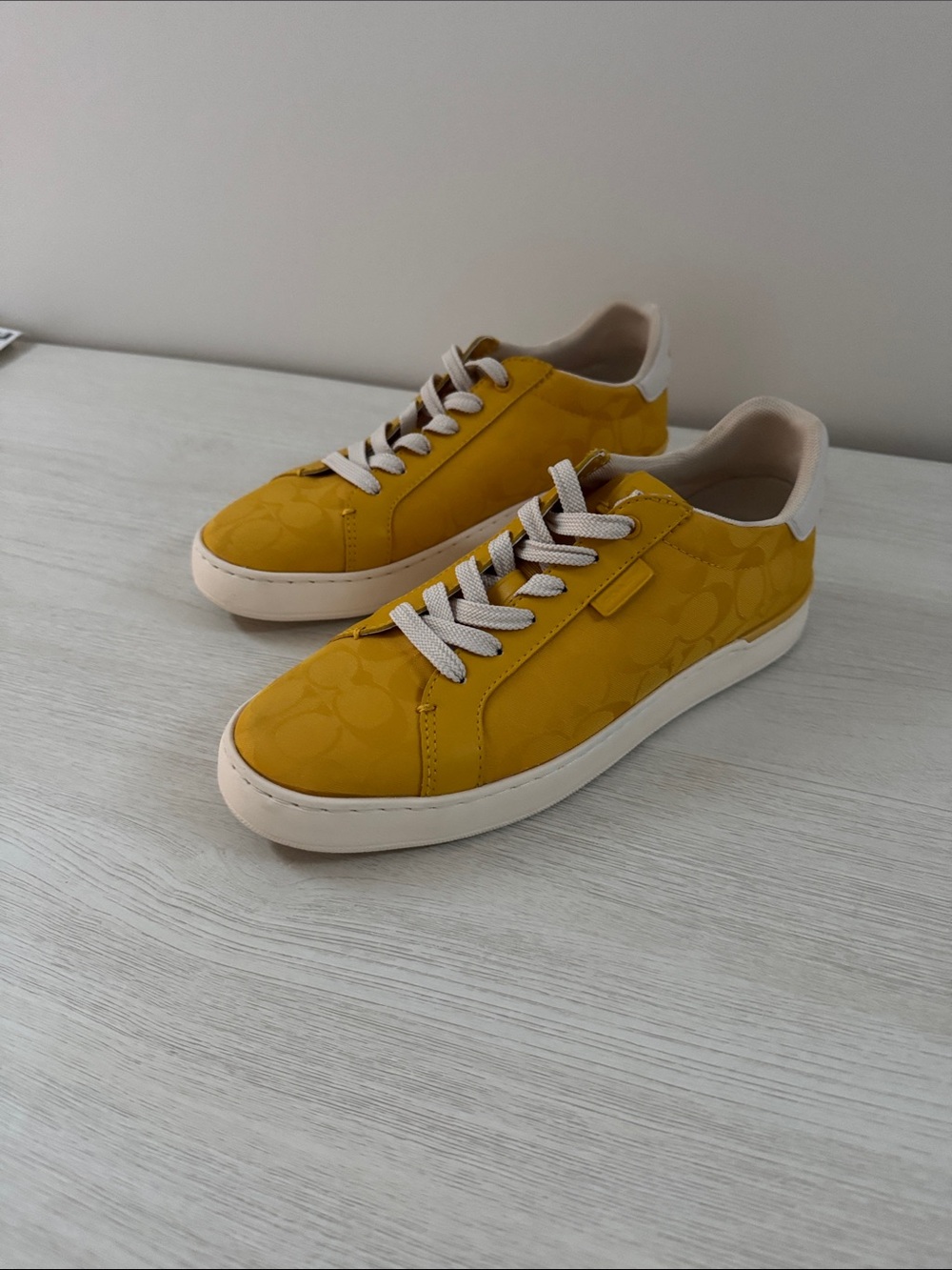 Coach Lowline Signature Low-Top Sneakers VGUC Size 7.5 - Picture 3 of 8